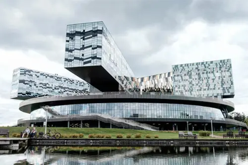 Стекло интерьерное AGC  стекло planibel grey, 8мм (1605*2550) (продажа кратно 0,5 листа)