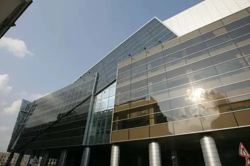 Стекло интерьерное AGC  стекло planibel bronze, 6мм (1605*2550) (продажа кратно 0,5 листа)